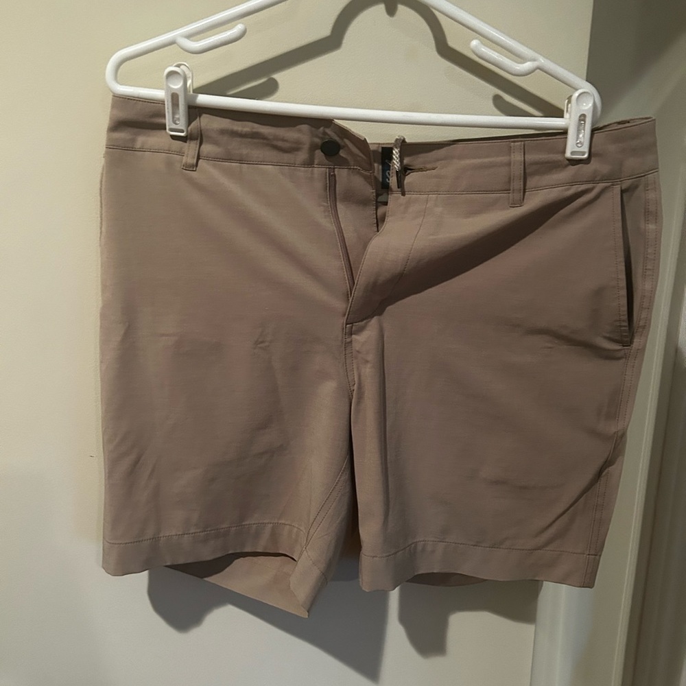 Like New All Day Belt Loop Shorts Sz 33 / 7” Inseam
